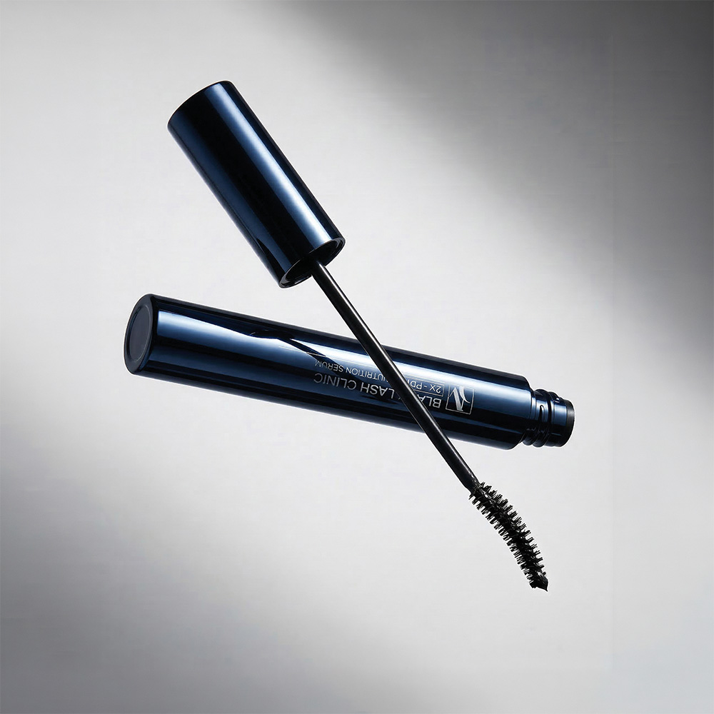 Deep Black Lash Clinic en composition éditoriale