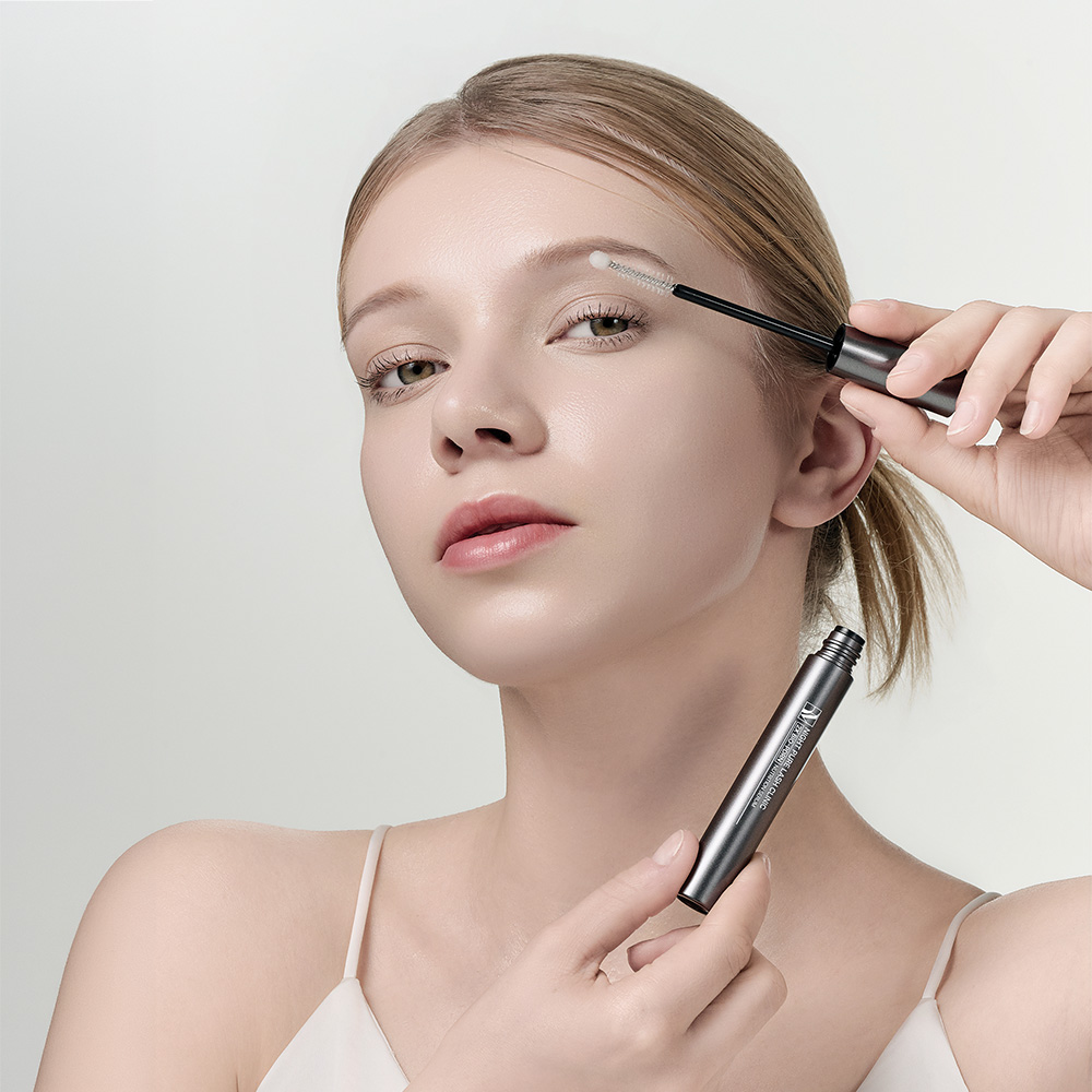 Application du soin Ompreve sur le regard
